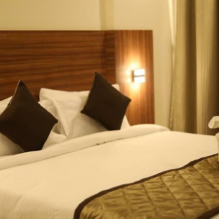 Kyriad Hotel Solapur by OTHPL Bagian luar foto