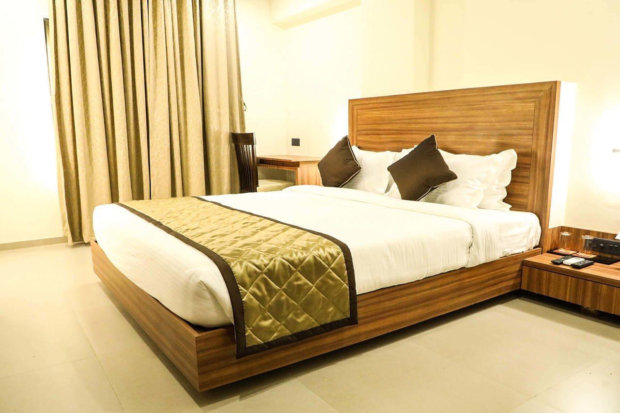 Kyriad Hotel Solapur by OTHPL Bagian luar foto