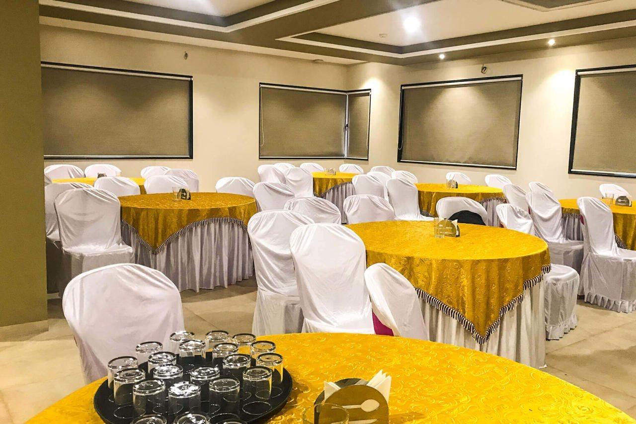 Kyriad Hotel Solapur by OTHPL Bagian luar foto