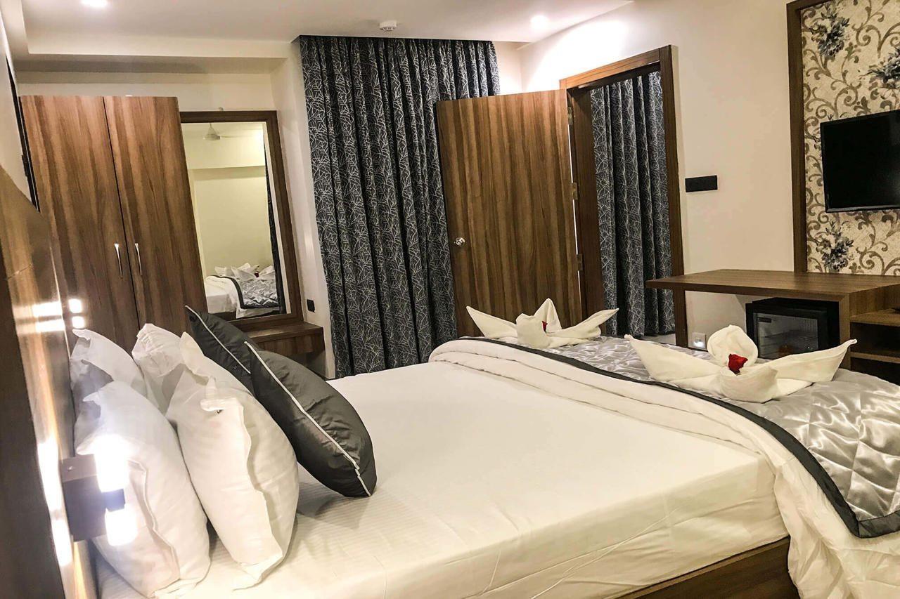 Kyriad Hotel Solapur by OTHPL Bagian luar foto