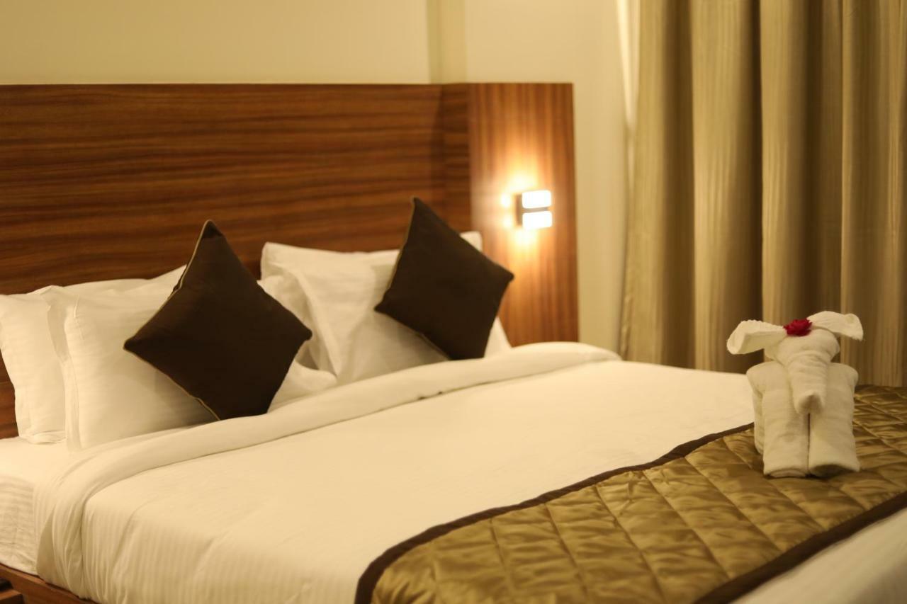 Kyriad Hotel Solapur by OTHPL Bagian luar foto