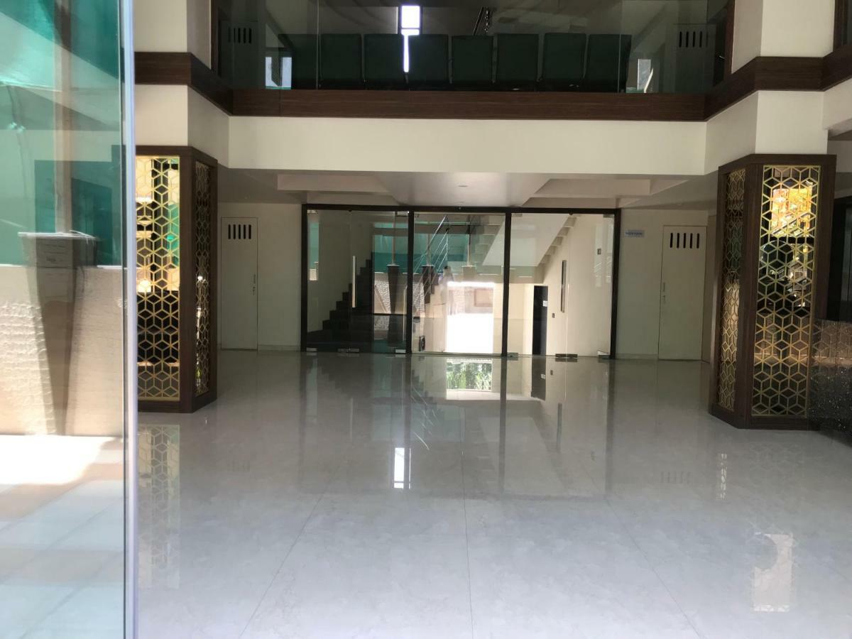 Kyriad Hotel Solapur by OTHPL Bagian luar foto