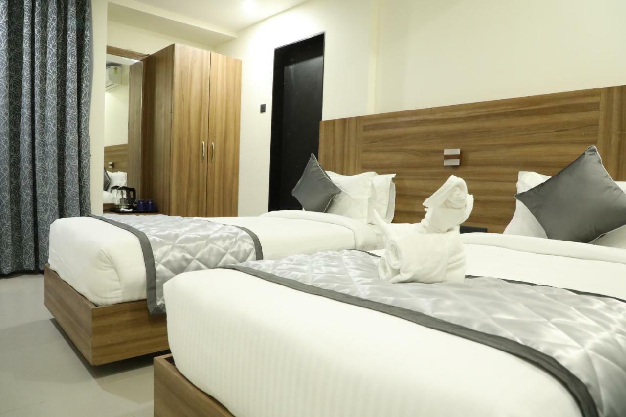 Kyriad Hotel Solapur by OTHPL Bagian luar foto