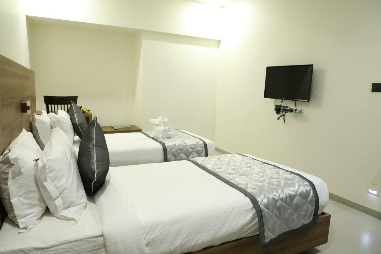 Kyriad Hotel Solapur by OTHPL Bagian luar foto