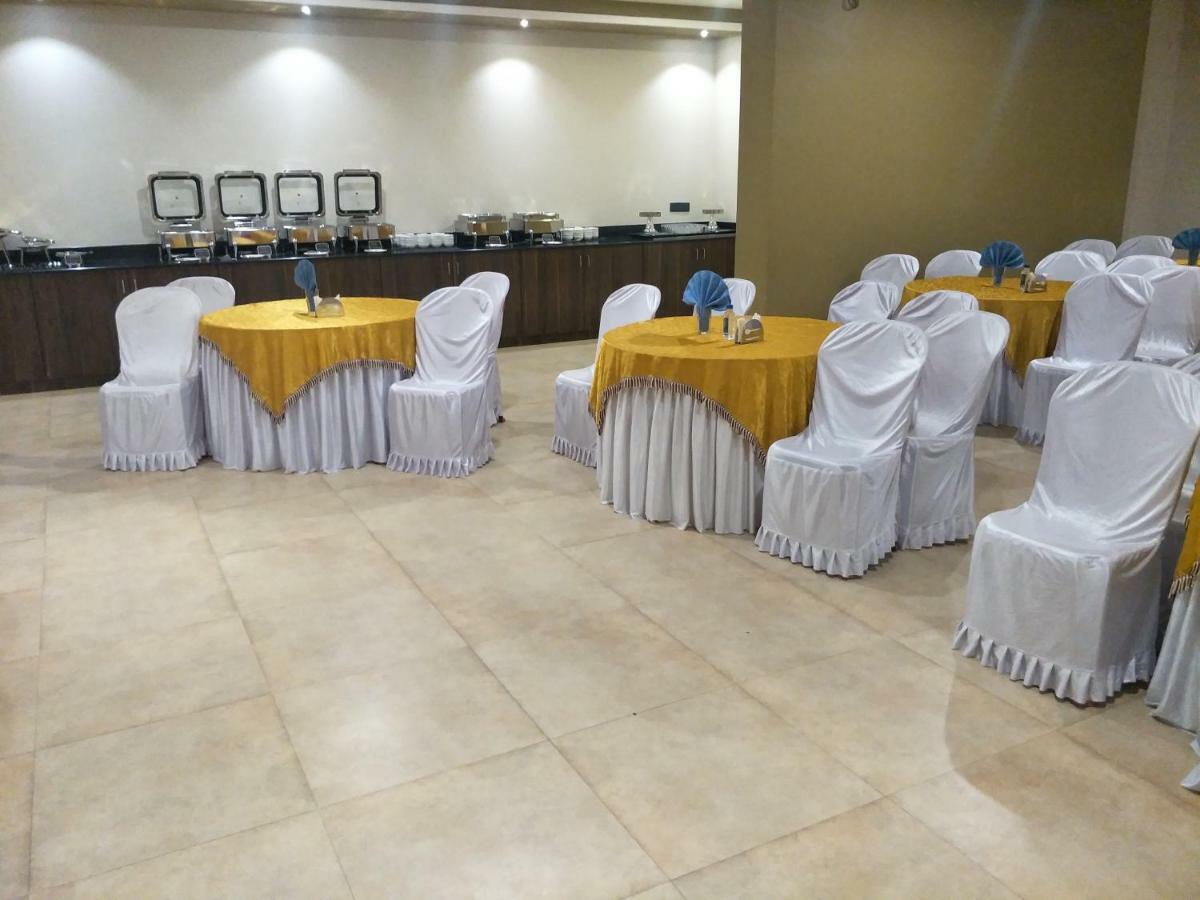 Kyriad Hotel Solapur by OTHPL Bagian luar foto