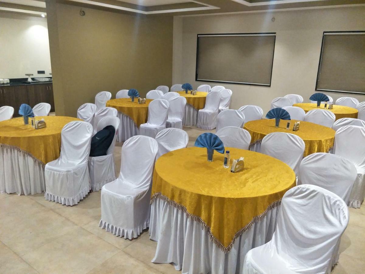 Kyriad Hotel Solapur by OTHPL Bagian luar foto