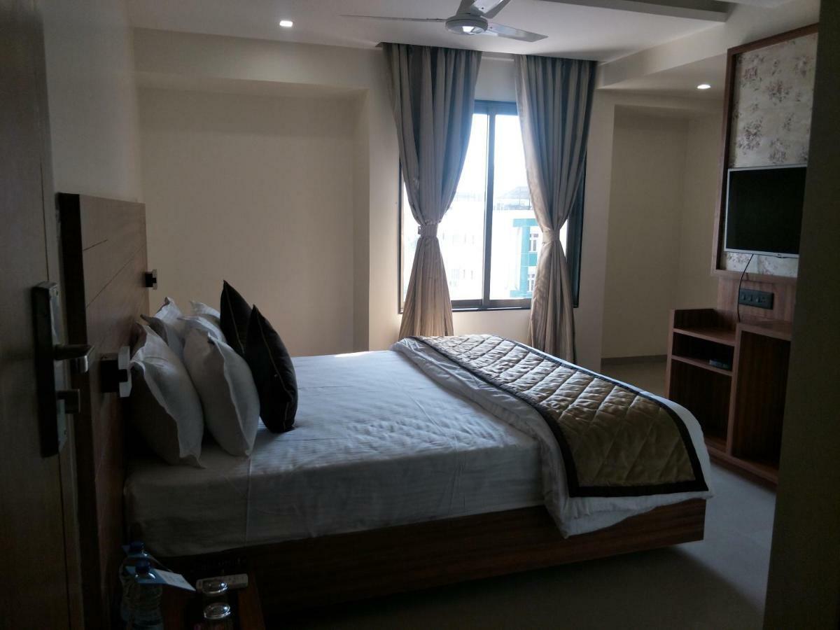 Kyriad Hotel Solapur by OTHPL Bagian luar foto
