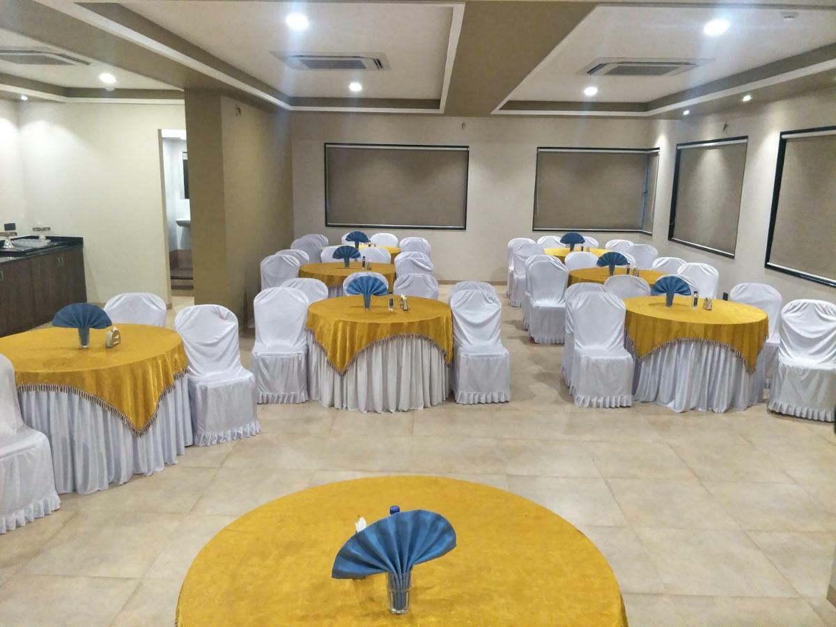 Kyriad Hotel Solapur by OTHPL Bagian luar foto