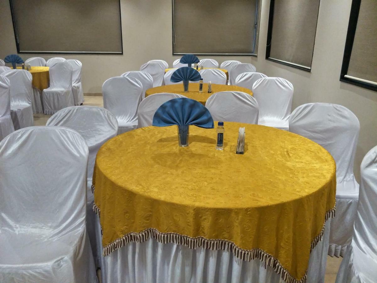 Kyriad Hotel Solapur by OTHPL Bagian luar foto