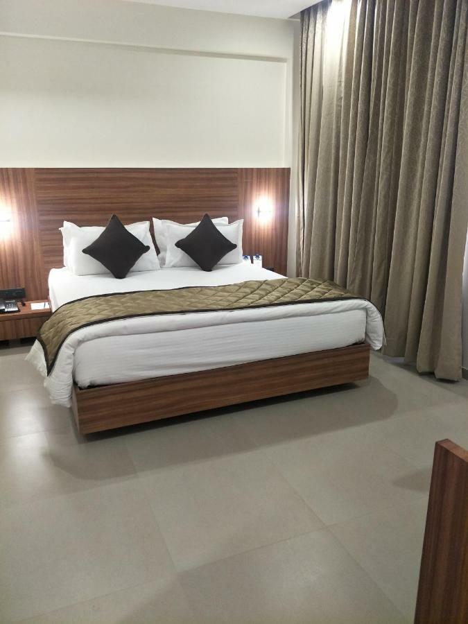 Kyriad Hotel Solapur by OTHPL Bagian luar foto