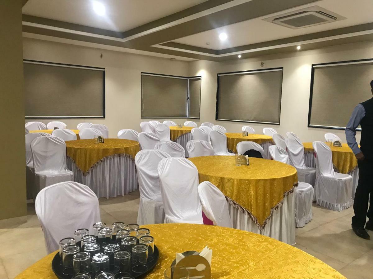 Kyriad Hotel Solapur by OTHPL Bagian luar foto