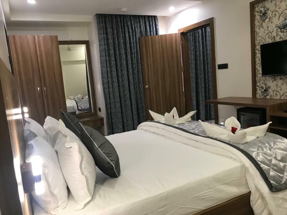 Kyriad Hotel Solapur by OTHPL Bagian luar foto
