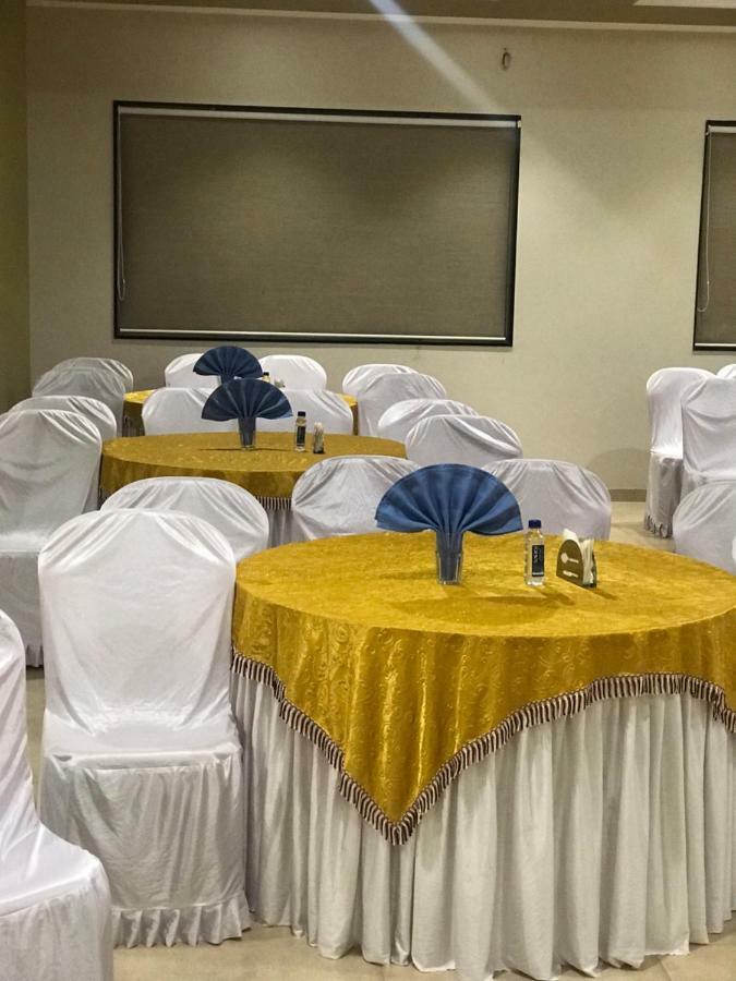 Kyriad Hotel Solapur by OTHPL Bagian luar foto