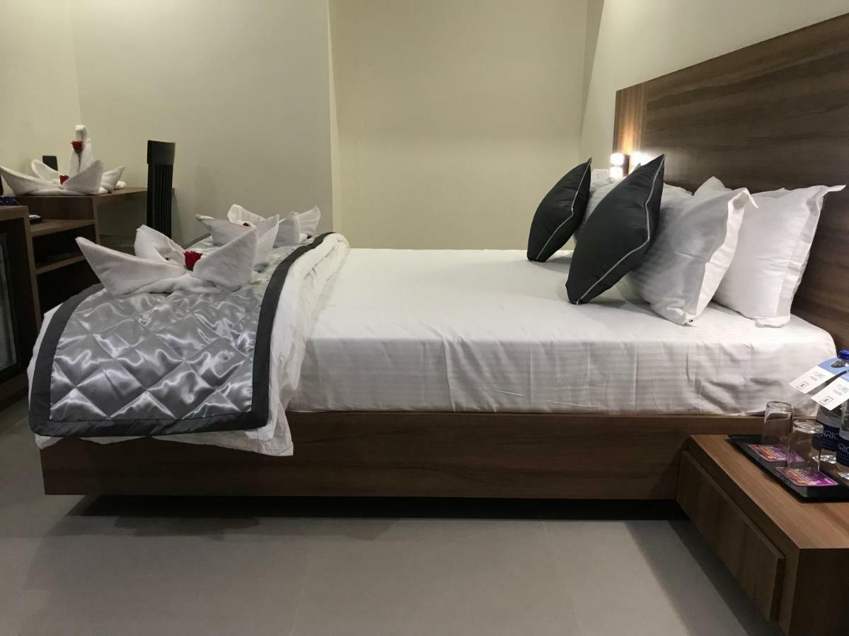 Kyriad Hotel Solapur by OTHPL Bagian luar foto