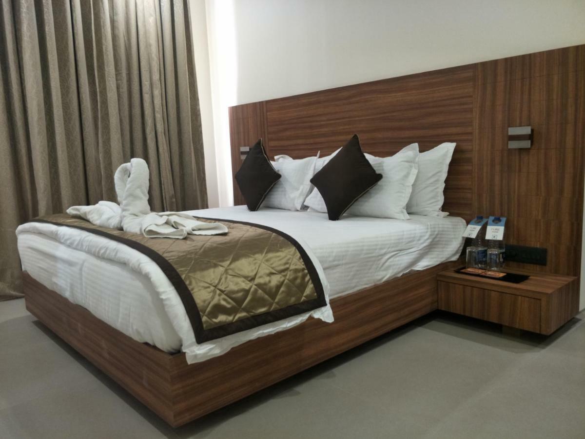 Kyriad Hotel Solapur by OTHPL Bagian luar foto