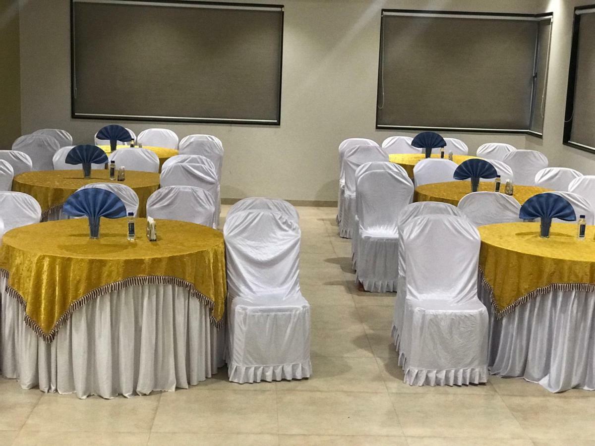 Kyriad Hotel Solapur by OTHPL Bagian luar foto