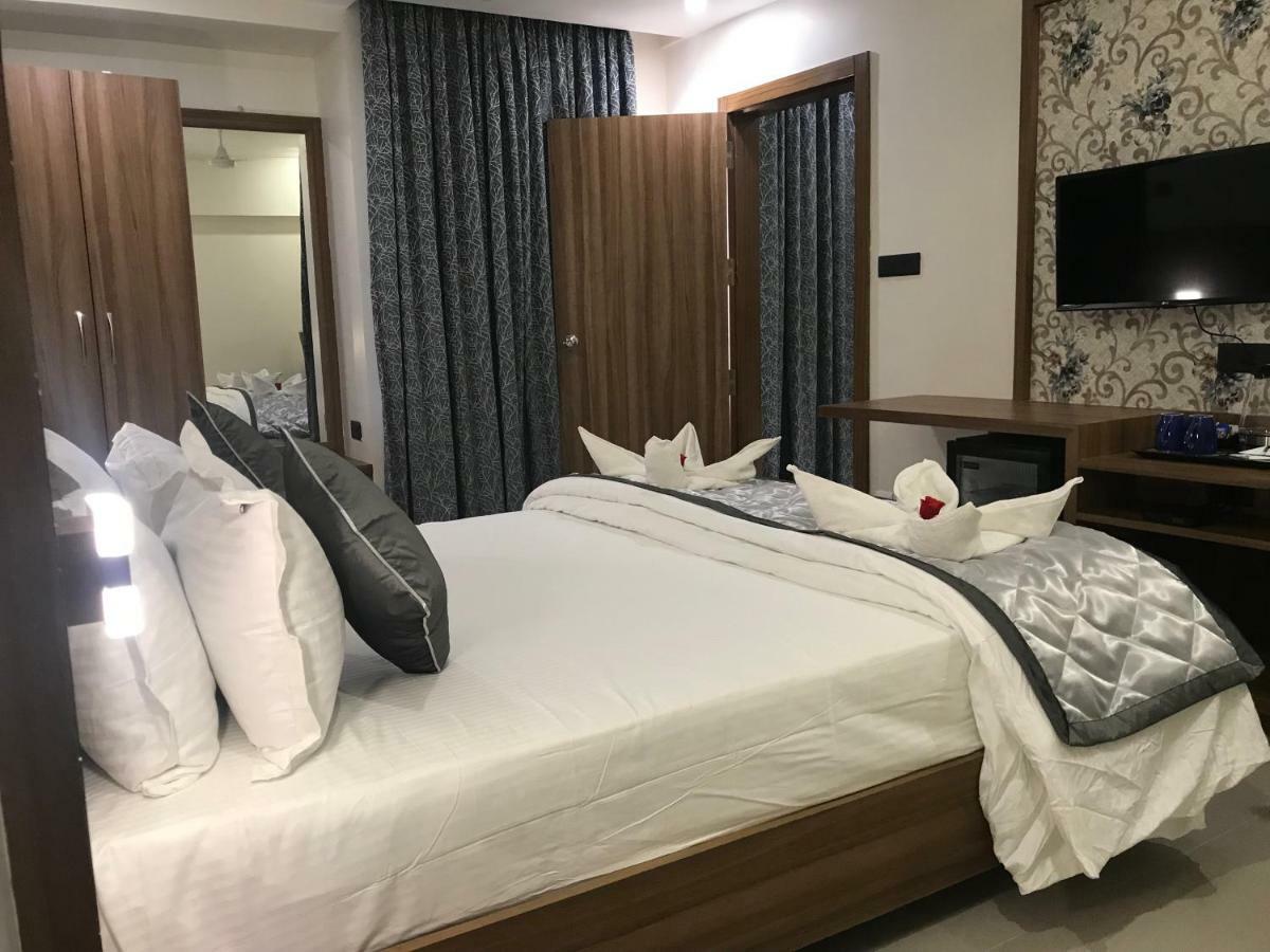 Kyriad Hotel Solapur by OTHPL Bagian luar foto