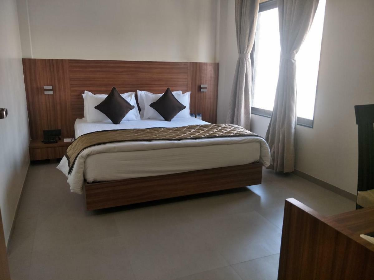 Kyriad Hotel Solapur by OTHPL Bagian luar foto