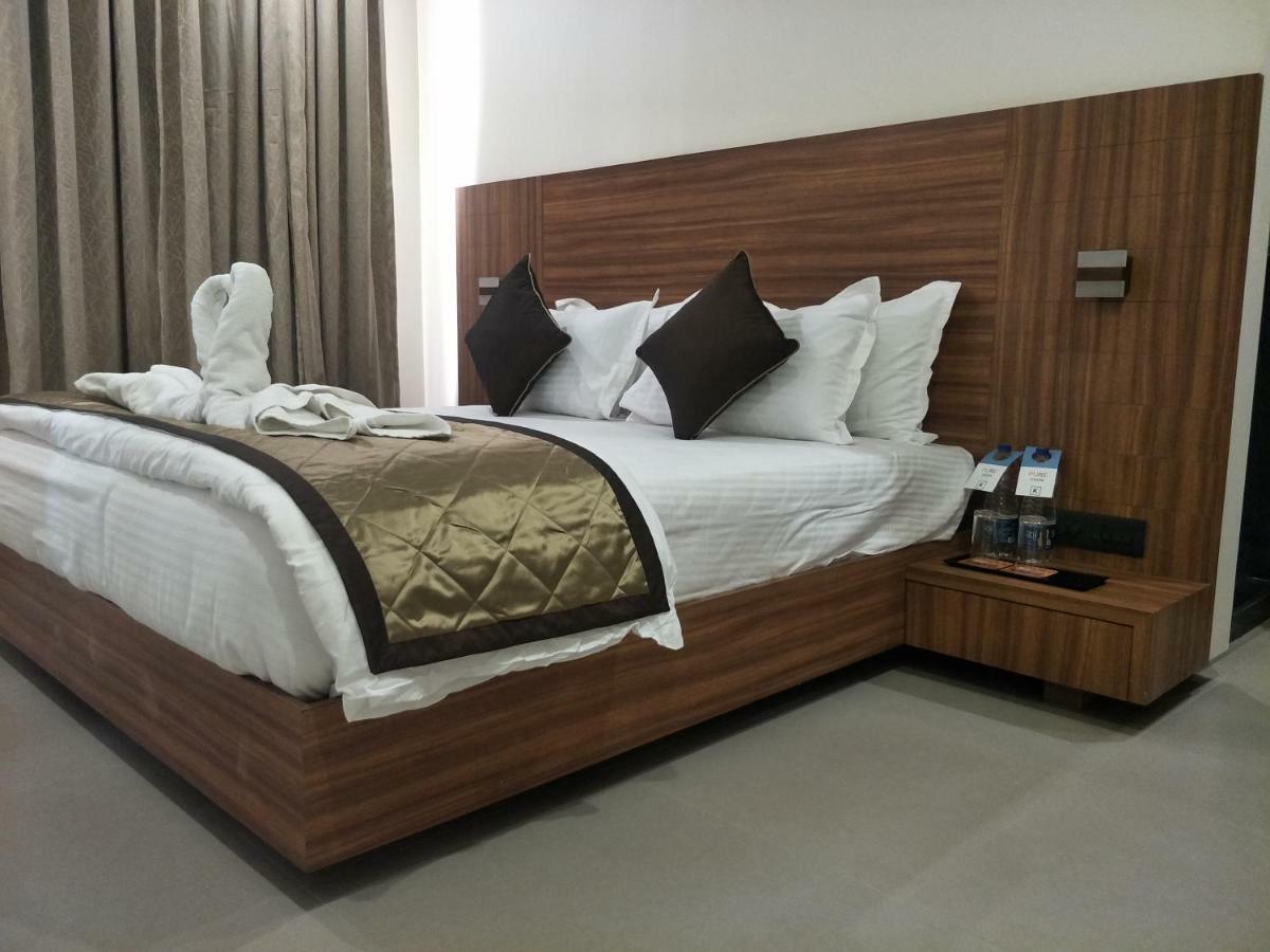 Kyriad Hotel Solapur by OTHPL Bagian luar foto