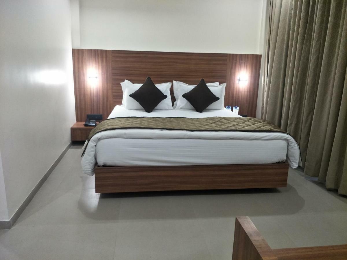 Kyriad Hotel Solapur by OTHPL Bagian luar foto